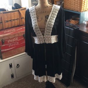 Size small women’s tunic with open button clasp.